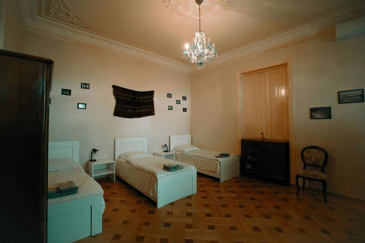 Гостевой дом Old Кутаиси Экстерьер фото