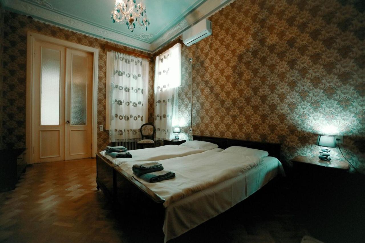 Гостевой дом Old Кутаиси Экстерьер фото