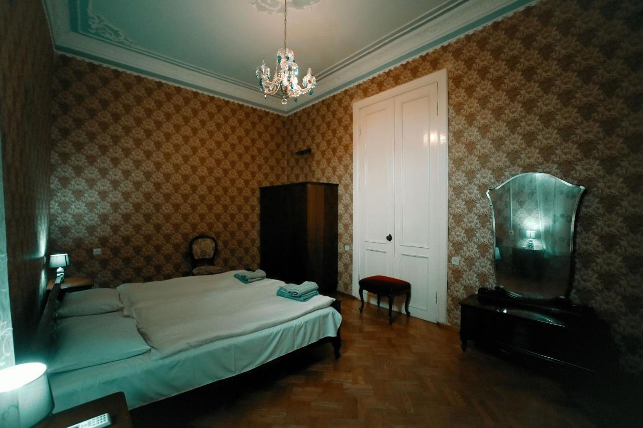 Гостевой дом Old Кутаиси Экстерьер фото